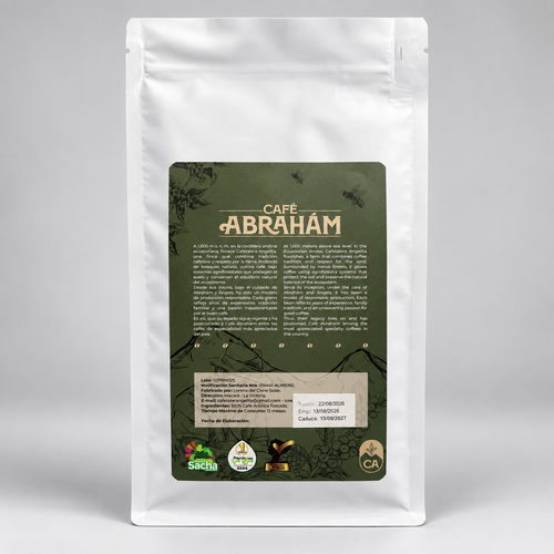 Vista posterior de la bolsa de Café Abrahám Bourbon Catuaí de 400 g, café de especialidad 100 % Arábica cultivado en Mácara, Loja, Ecuador. La etiqueta incluye la historia del productor, información de trazabilidad, lote, fechas de tueste y caducidad, certificaciones y reconocimientos.