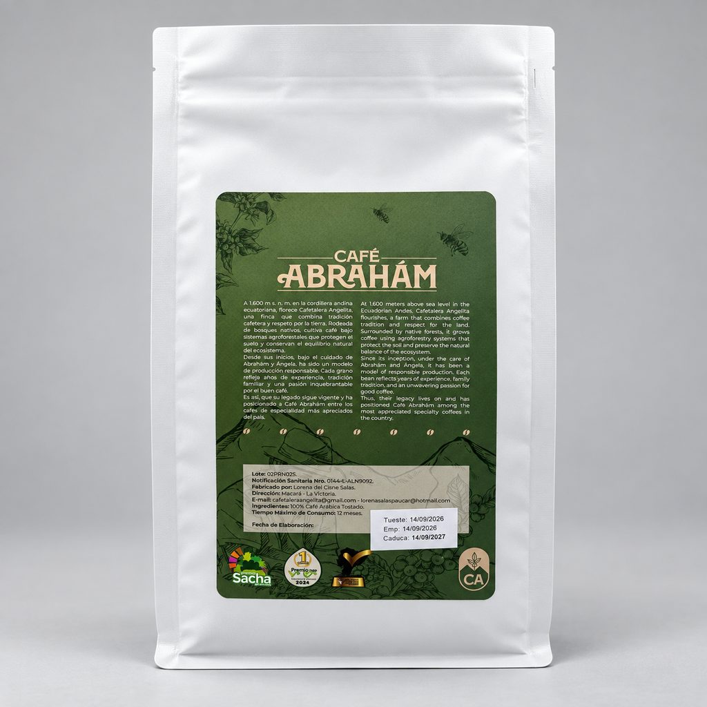 Reverso del Café Abrahám Geisha 89 con historia de la finca, información del productor, lote, fechas y reconocimientos.