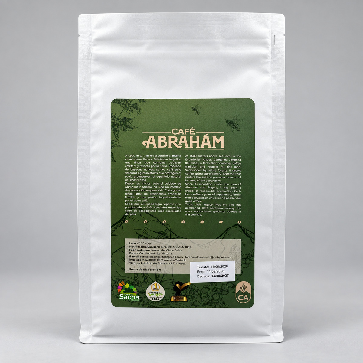 Reverso del Café Abrahám Geisha 89 con historia de la finca, información del productor, lote, fechas y reconocimientos.