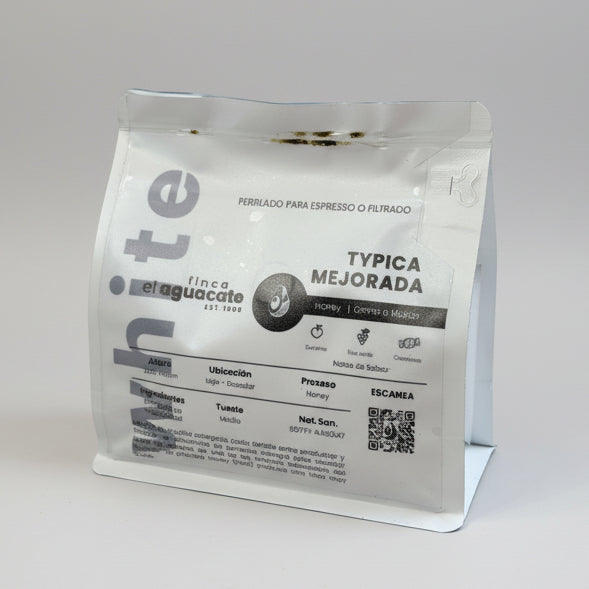 Empaque trasero de café Typica Mejorada honey de Loja Ecuador con información de origen, proceso y notas de sabor