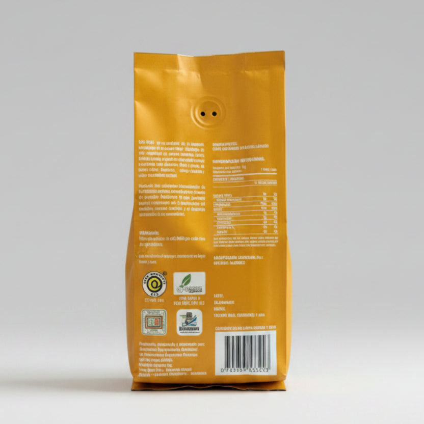 Parte posterior de MAYU Café Orgánico Ecuatoriano tueste medio con información nutricional, certificaciones orgánicas y origen Zumba, Zamora Chinchipe.