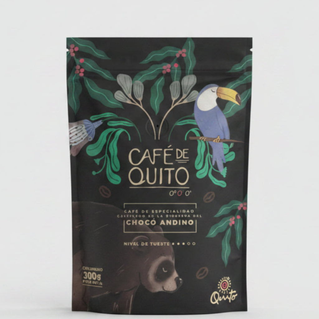 Empaque frontal de Café de Quito, café de especialidad cultivado en la biosfera del Chocó Andino, en presentación de 250 g.