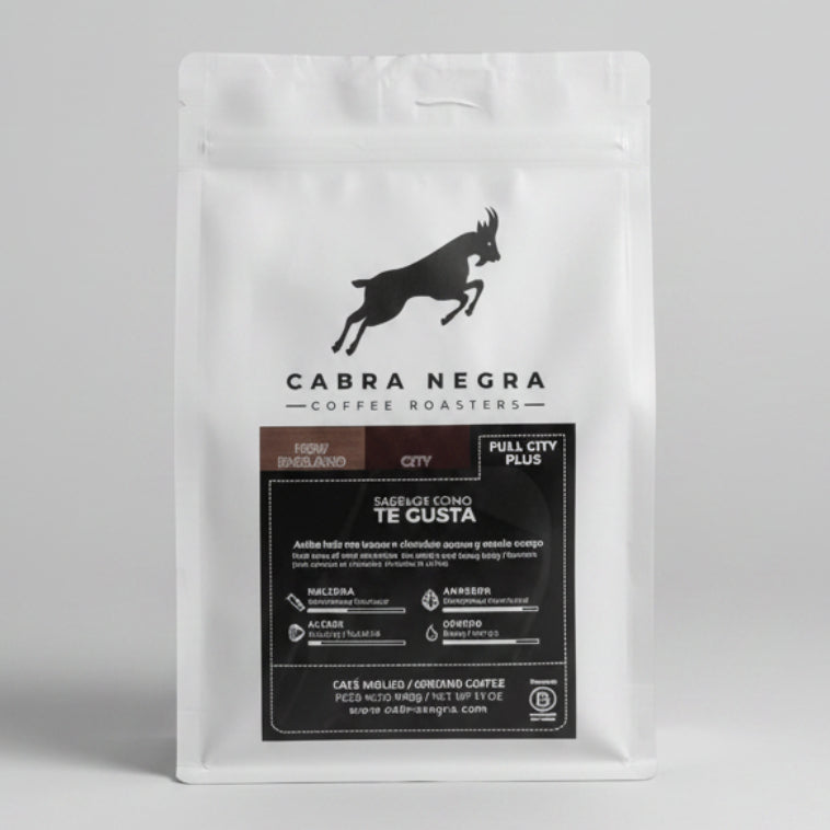 Café Blend Cabra Negra Full City Plus 340g – empaque frontal con logo de cabra negra y etiqueta de perfil de tueste oscuro